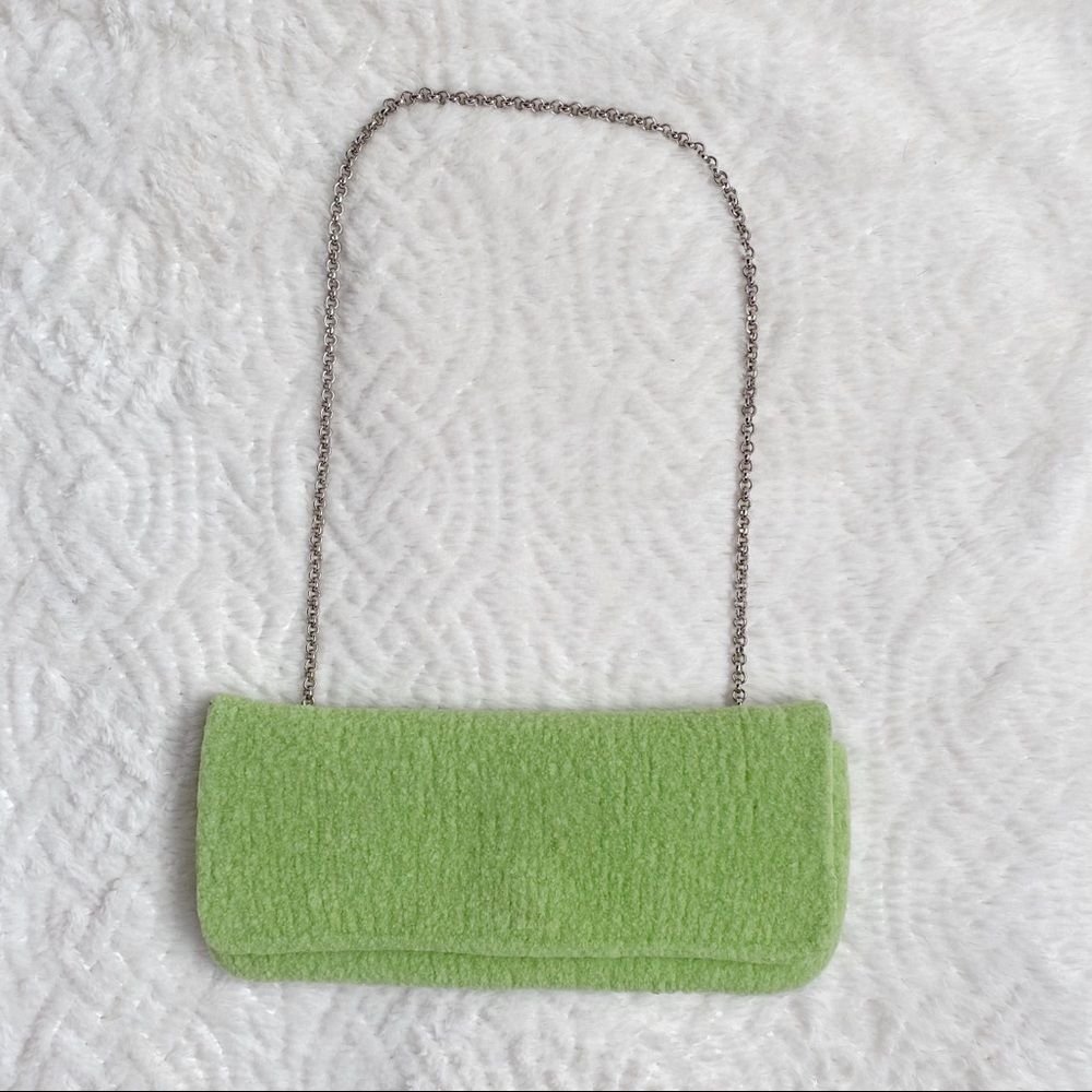 PERFECT SPRING SHOULDER BAG
VIBRANT GREEN COLOR